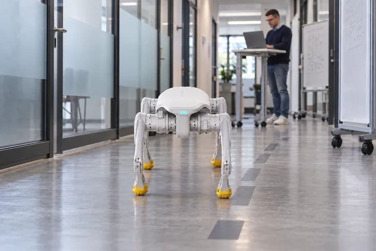 AGIBOT D1 EDU – Experiment se sledováním trasy pod dohledem